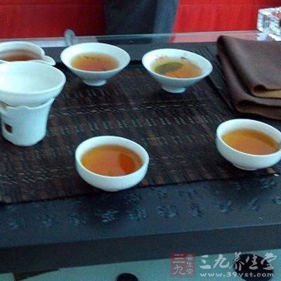 杜仲茶：补血与壮筋骨