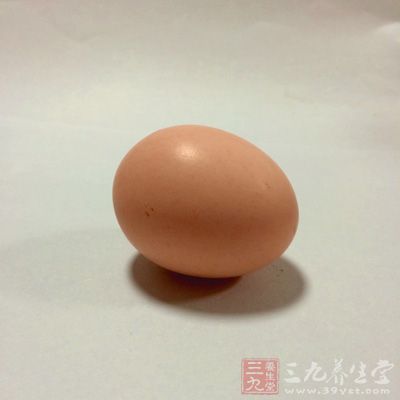 要多吃黄绿色的新鲜蔬菜，常吃鱼类、瘦肉、鸡蛋