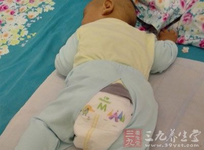 在选择婴儿用品时,有条件的家庭好为婴儿选用纯棉面料的尿布 在选择婴儿用品时,有条件的家庭好为婴儿选用纯棉面料的尿布