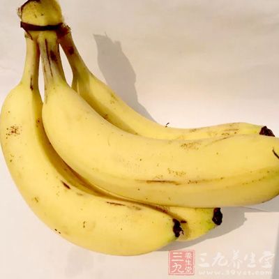 香蕉能帮助润肠、通便，也是常被用于改善便秘的一款受推崇食物