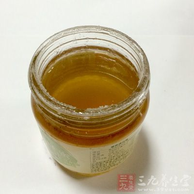 蜂蜜中含有丰富的维生素、矿物质和酵素类物质