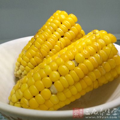 玉米中所含的玉米黄质，可以预防老年黄斑性病变的产生