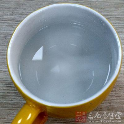 水可作為潤(rùn)滑劑，膳食纖維在腸道中充分吸收水分才能膨脹