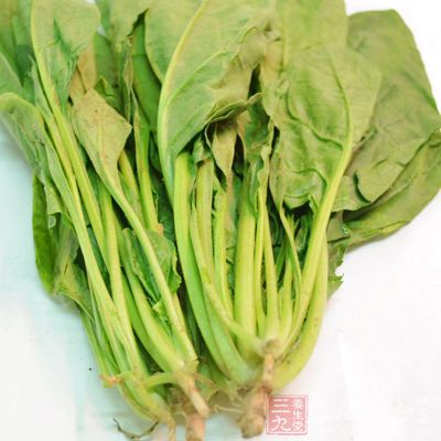 將姜汁和其他調(diào)料拌入菠菜，拌勻后即可食用