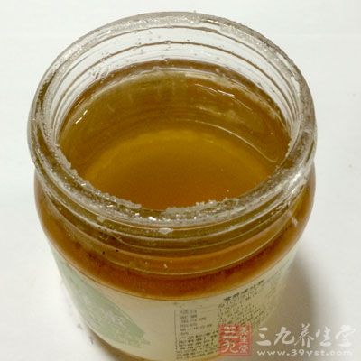 蜂蜜是一種營(yíng)養(yǎng)豐富的天然滋養(yǎng)食品