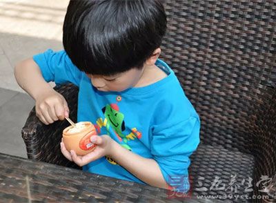 告诫孩子学会控制自己不健康的饮食欲望