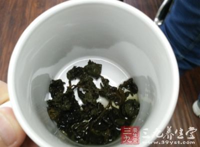 黑茶中含有较丰富的营养成分，主要的是维生素和矿物质