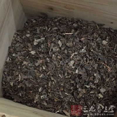 月经不调:金钱草15克,艾叶10克,当归10克,水煎加黄酒温服