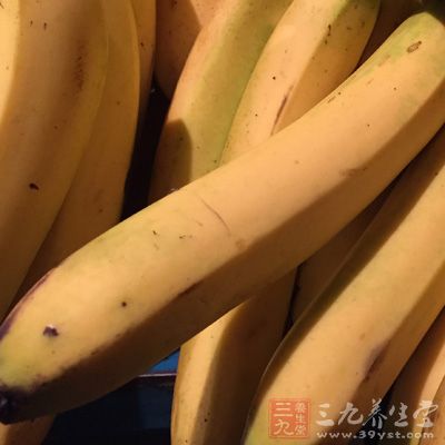 我們可以適當(dāng)吃些面食、小米粥和香蕉等養(yǎng)胃的食物