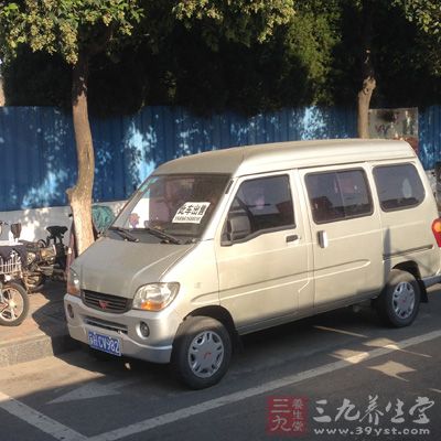 上車后先把所有車窗都打開，啟動外循環(huán)