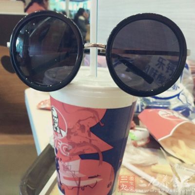 太阳镜能避免紫外线对眼睛的损伤 太阳镜能避免紫外线对眼睛的损伤