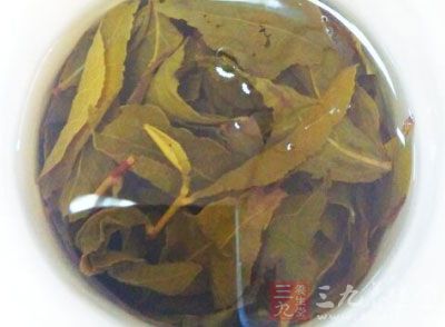 经常使用的茶壶、温水瓶、瓷杯等水具