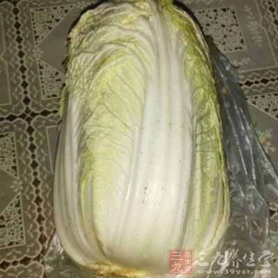 白菜根3個(gè)、連須蔥白7根。