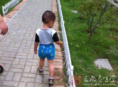 男孩很容易得疝气吗？