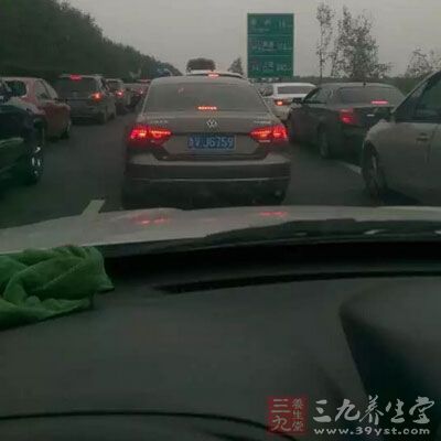 禁忌四：跟車距離太近