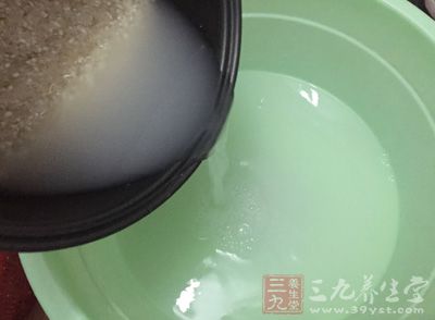 小米淘洗干凈泡冷水浸泡半天