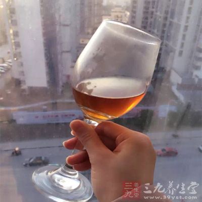 要避免酗酒和过度劳累