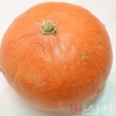 南瓜富含維生素B6和鐵，這兩種營養(yǎng)素能幫助身體所儲存的血糖轉(zhuǎn)變成葡萄糖