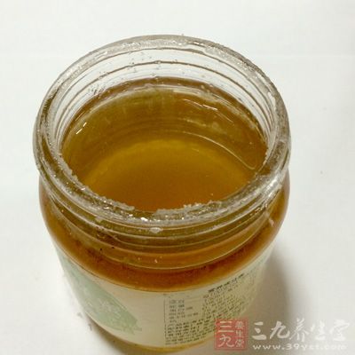 秋燥易伤肺，可适当食用如芝麻、蜂蜜