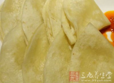 卷饼的做法很简单，我们可以在家里制作