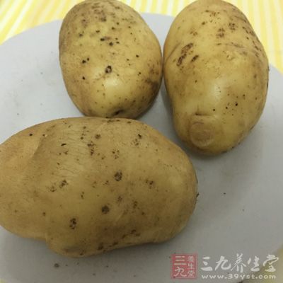 土豆、薯等食物应适当控制