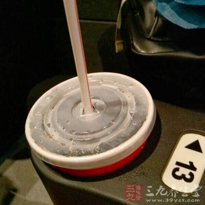 碳酸饮料的消费人群在16-25岁