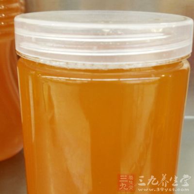 蜂蜜含有多种氨基酸、维生素