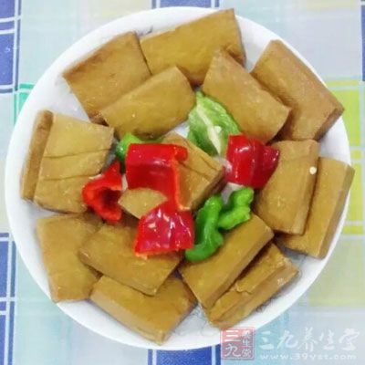 多吃含鈣及維生素D的食物