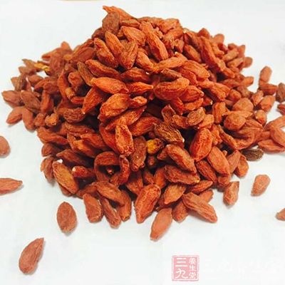 枸杞子味甘,有补肾益精、养肝明目、润肺生津等功效,是一味补阴中药 枸杞子味甘,有补肾益精、养肝明目、润肺生津等功效,是一味补阴中药