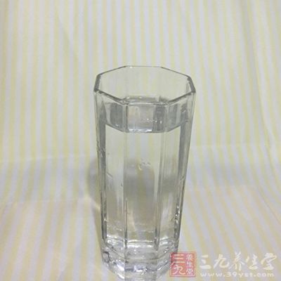 水杯不要离手。 水杯不要离手。