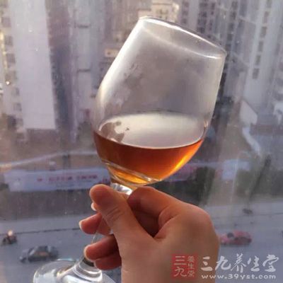 喝酒、抽煙、暴飲暴食、吃飯時間不規(guī)律等都會使胃受傷