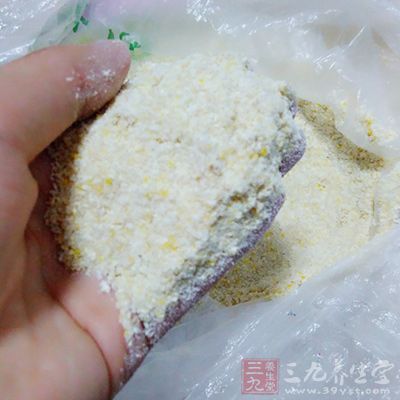 每周食用高纤维食物2?3次。米糠和麦糠中的膳食纤维含量高，它们可促进大肠的蠕动