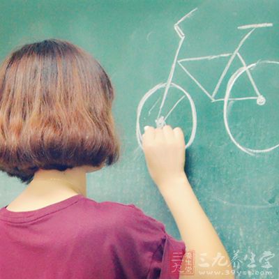 卵巢是女人分泌雌孕激素的唯一器官，雌孕激素的状况将决定女性青春美丽或人老珠黄的程度。