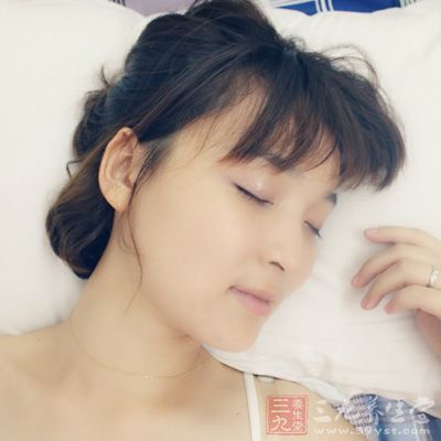 成年人應(yīng)保證每天有8個(gè)小時(shí)左右的睡眠時(shí)間