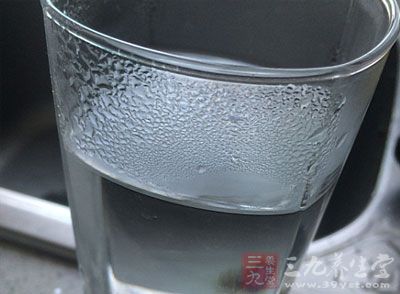 饮用凉白开水或热白开水