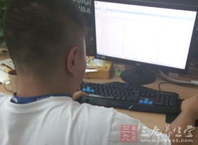 眼睛累是由于长时间注视电脑屏幕