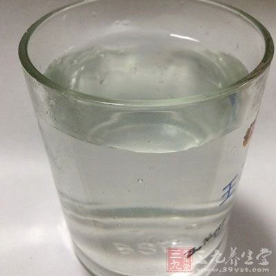 充分饮水能保持呼吸道黏膜湿润