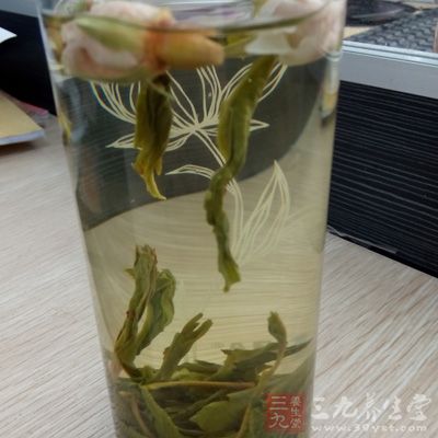 绿茶中有一种激素叫做儿茶素能提高脂肪的代谢率