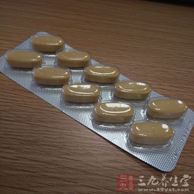 将近一半的人在有病时自己买药解决