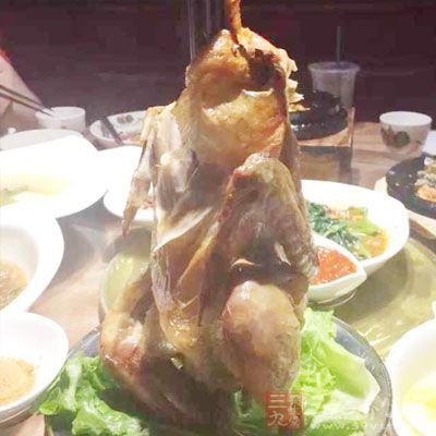 鸡胸肉100克，黄瓜20克