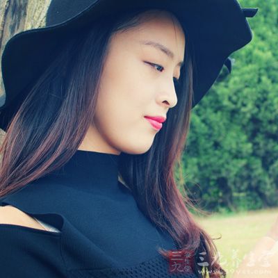 穿深颜色的衣服,我的肩上的就堆满了雪花 穿深颜色的衣服,我的肩上的就堆满了雪花