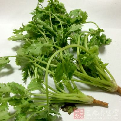 加調(diào)味料，出鍋前撒香菜