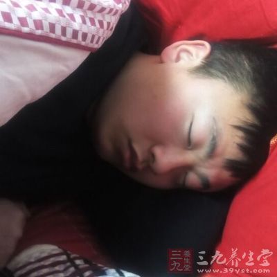 每天定时睡觉和起床，有助于保持更高的睡眠质量