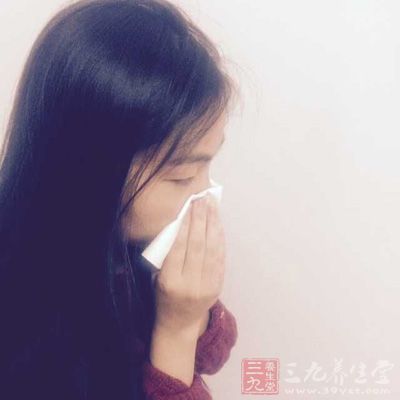 含有抗过敏药氯苯那敏(扑尔敏)或苯海拉明等