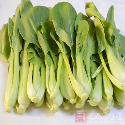 香米250g，芝麻油适量，腊肠2-3根，青菜适量，盐，豉油适量