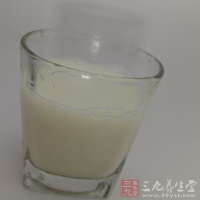 牛奶中的酪氨酸能促进血清素大量生长