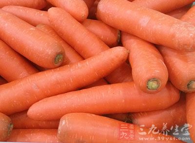 胡萝卜和红薯等食物有助视力的提高和眼睛的发育