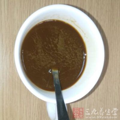 有不人驾车族喜欢喝浓茶或者咖啡提神