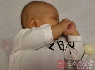 不同的宝宝因个体差异，睡眠时间也会有不同的表现