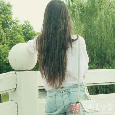 炎症初期婴儿可以继续哺乳，但喂奶前后应清洁乳头